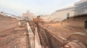 ГИГАНТСКАЯ СКАЛА ЗАСТРЯЛА в камнедробилке 😱 | Экстремальное молотковое дробление💥#камнедробилка