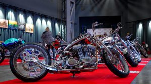 От «Харлеев» до «Уралов». Кастомайзеры показали байки ручной работы в Москве