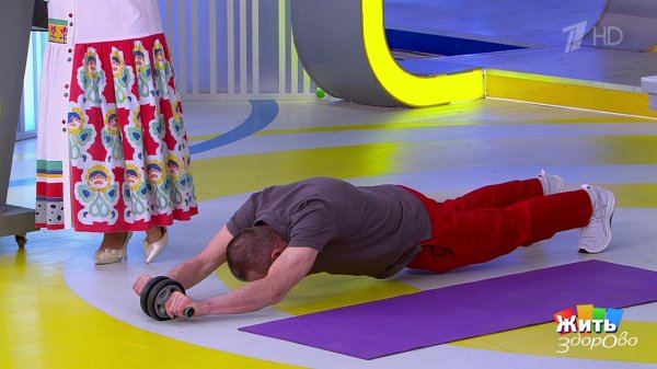 Мышцы и долголетие: сила в 65 лет. Жить здорово! Фрагмент выпуска от 19.02.2026