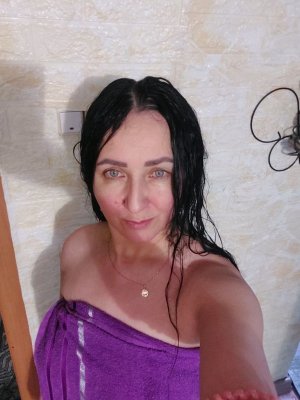 мугбанг/яишенка с колбаск /помидорами. чай с лимоном