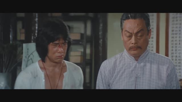 Лорд Дракон: Лунг хитрит читая стих отцу