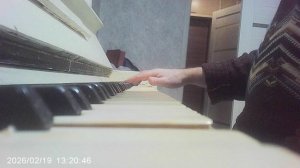 Пианино: упражнение - Арпеджио: подъём по Соль-мажор, спуск по Ре-мажор