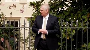 СМИ: британского экс-принца Эндрю задержали на фоне скандала с Эпштейном.