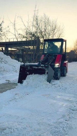 RED Compact ❯ Компактный Телескопический Мини-Погрузчик