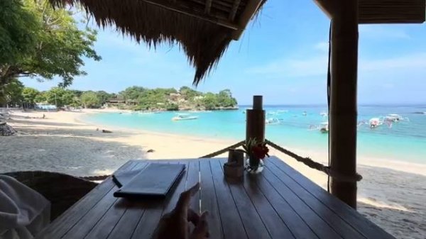 Беженец🇮🇩Бали. ДУШ У УЧИТЕЛЬНИЦЫ. КИНУЛ ПАЛКУ ПЁСЕЛЮ. БЕЗУМНЫЕ БИРЮЗОВЫЕ ВОДЫ ЛЕМБОНГАНА