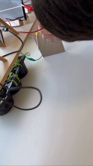 Модель из солнечных панелей смотреть онлайн