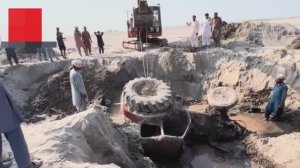 Трактор - утопленник. Пакистан.