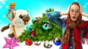 КОТЁНОК УСТРОИЛ ПОГРОМ И СТАЛ ОГРОМНЫМ! 🐱😱 Барби и Баба Маня наряжают ёлку! 🎄💥
