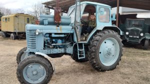 Ретро трактор ЮМЗ-6