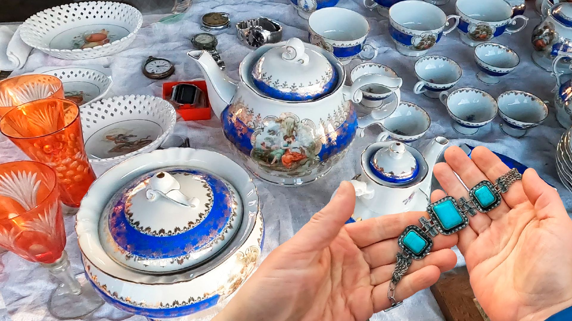 Горы посуды на Барахолке Санкт-Петербурга. Удельный рынок и предметы СССР смотреть онлайн