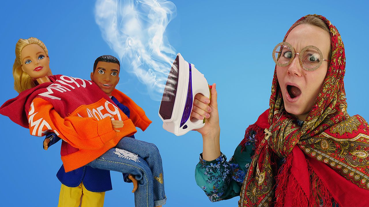 БАБА МАНЯ НАПИСАЛА ПИСЬМО ДЕДУ МОРОЗУ, А БАРБИ ЕГО ВЫКРАЛА! 🎅😱 Новогодний ПОГРОМ в магазине! 🎄💥