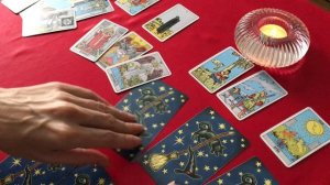Планирует ли он поздравить вас с праздником? Гадание Таро