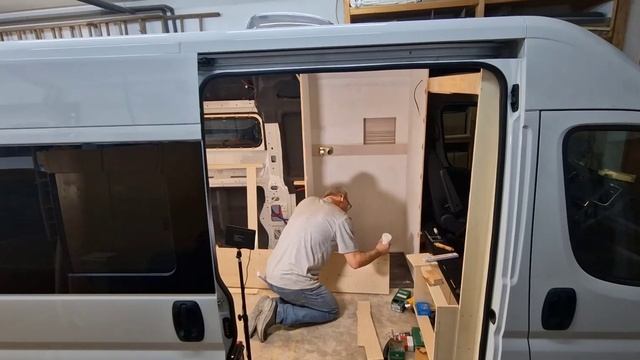 #19 Душевая кабина в Fiat Ducato: лёгкий и прочный монтаж своими руками | Campervan DIY