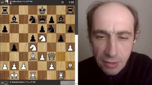 Это крутой чувак! И жрёт так, как будто всё тут уже  знает