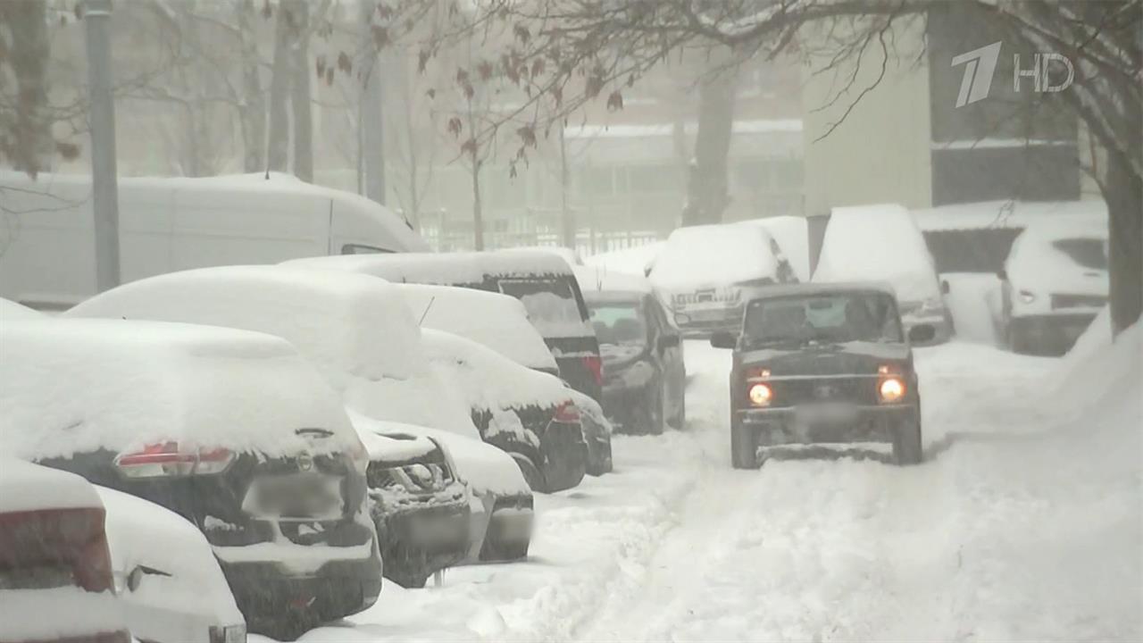 Снегопад в Москве и области может продлиться до утра пятницы. смотреть онлайн