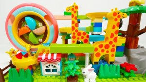 СТРОИМ ГОРКУ ДЛЯ ШАРИКОВ С ЖИРАФИКАМИ КАТАЕМ ШАРИКИ ВИДЕО ДЛЯ ДЕТЕЙ ДЕТСКИЙ КАНАЛ ИГРАЛКИ-ЗАЛИПАЛКИ