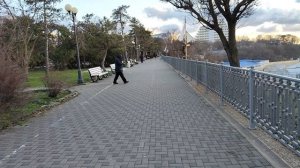 Анапа. Похолодало. Море шикарно штормит! Предзакатная набережная. 19 февраля 2026.