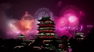 В Гонконге в честь наступившего Нового года по лунному календарю устроили праздничный фейерверк.