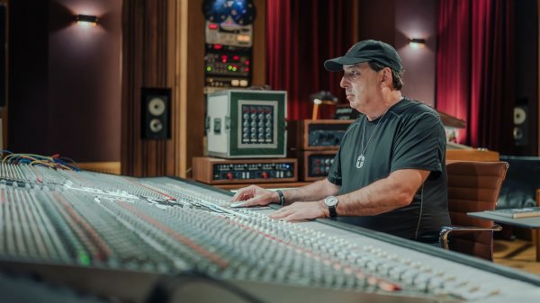 03. Analog Routing, Acoustic and Electric Guitar, Comping, Equalization, Delay and Panning