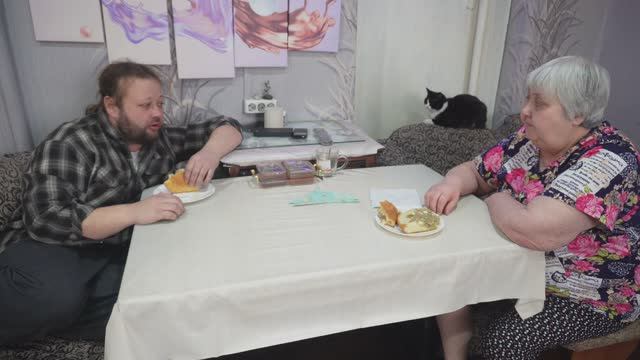 Такой вкусный пирог получается только у мамы ВКУСНО КУШАЕМ ПИРОГ подвал ильича смотреть онлайн