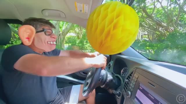 Настя учится украшать машину в яркие цвета. Полезное в смотреть онлайн