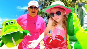 Настя и её приключение с игрушками на море. Истории для детей