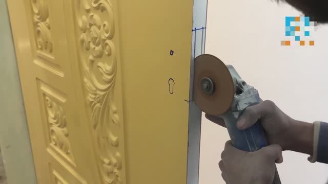 Пакистанские установщики дверей показывают мастерство смотреть онлайн