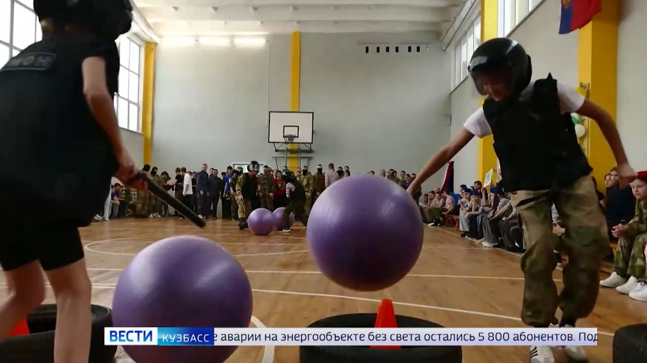 Полоса препятствий и битва на мешках: в Кемерове прошли старты спецназа со школьниками смотреть онлайн