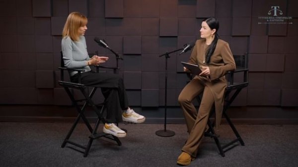 Он установил камеры в квартире и тихонька по ночам из...л