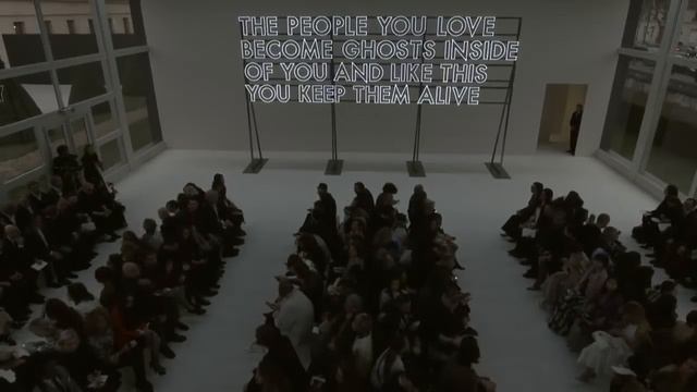 Показ женской коллекции Valentino осень-зима 2019-2020