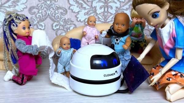 СМЕШНОЙ РОБОТ ПЫЛЕСОС🤣🤣 ВЕСЕЛАЯ СЕМЕЙКА😁 Катя и Макс живые куклы смешные истории Барби