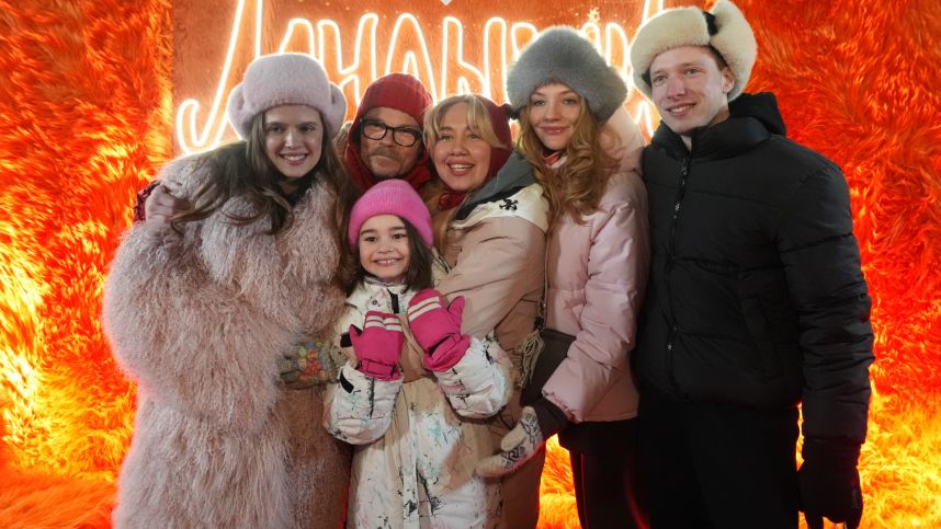 История нашего времени: на катке в центре Москвы отметили финал второго сезона сериала «Ландыши» смотреть онлайн