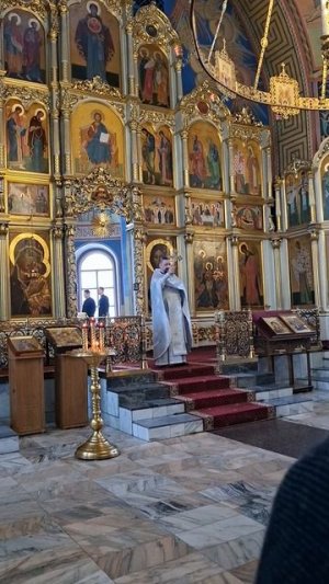 1041.Храни вас всех Господь. О.Марк осеняет Напрестольным Крестом. 14.02.26.г