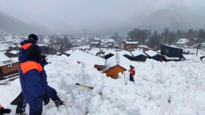 Лавина накрыла четыре гостевых дома в районе курорта Архыз в Карачаево-Черкесии