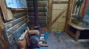 НОЧЬ В ИЗБЕ . ПРИГОТОВИЛ ОТЛИЧНЫЙ ГЛИНТВЕЙН ! УТРО ДОБРЫМ БЫВАЕТ !  ЗАГОТОВИЛ ДРОВА В ИЗБУШКУ .