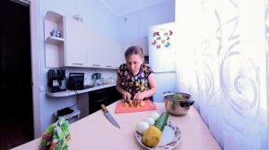 ASMR   Нарезка овощей на окрошку звуки нарезки