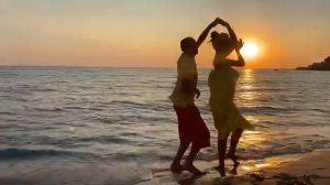 Танец сальса. Закат на пляже