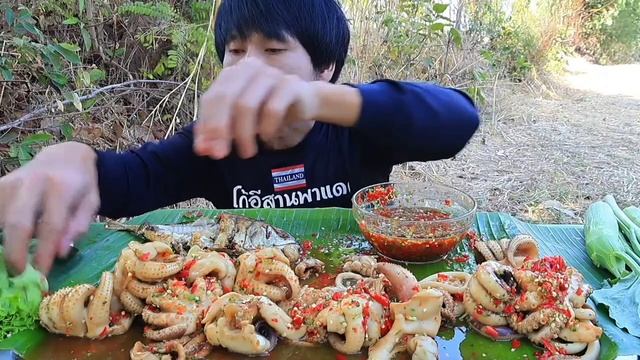 #MUKBANG 🦑Щупальца кальмара с морепродуктами и свежими овощами! 🥬ASMR МУКБАНГ ЕДА ОБЖОР ОБЕД смотреть онлайн