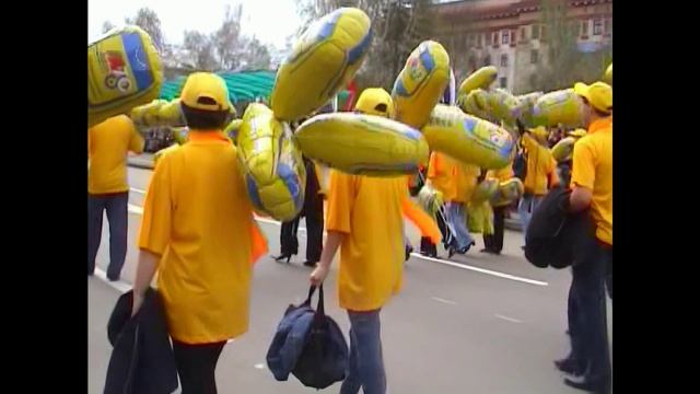 Тюмень, 9 мая 2003: Колонна МТС на параде Победы ▶️ Архив смотреть онлайн