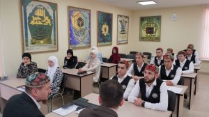 Коран, молитва и добрые дела: Как священный месяц Рамадан проходит в Московском исламском институте?