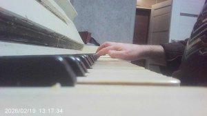 Пианино: упражнение Арпеджио: подъём по Ми-мажор, спуск по соль-мажор