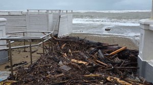 🌊Шторм «Черноморский молот» уже бушует у берегов Краснодарского края, в Дивноморске вот так