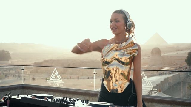 ANNIE SOLLANGE - Live at the Great Pyramids of Giza, EGYPT 2026 Afro House 4k Dj Mix Cairo смотреть онлайн