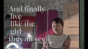 СЦЕНА ИЗ КПОП ОХОТНИЦ НА ДЕМОНОВ,СЦЕНА С ЗНАКАМИ РУМИ!