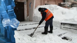 В Березовском продолжаются работы по уборки снега