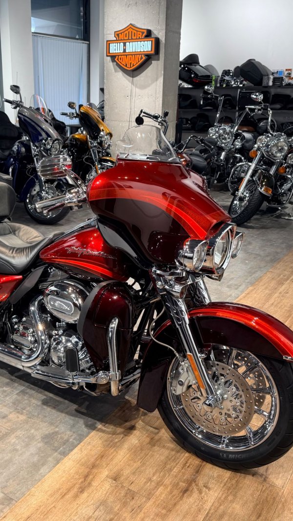 2009 CVO Electra Glide Ruby Red and Typhoon Maroon 23К (VIN 5HD*9807)