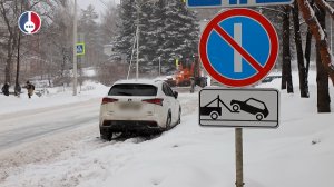 На улице Свердлова эвакуировали автомобили, которые мешали уборке дороги от снега