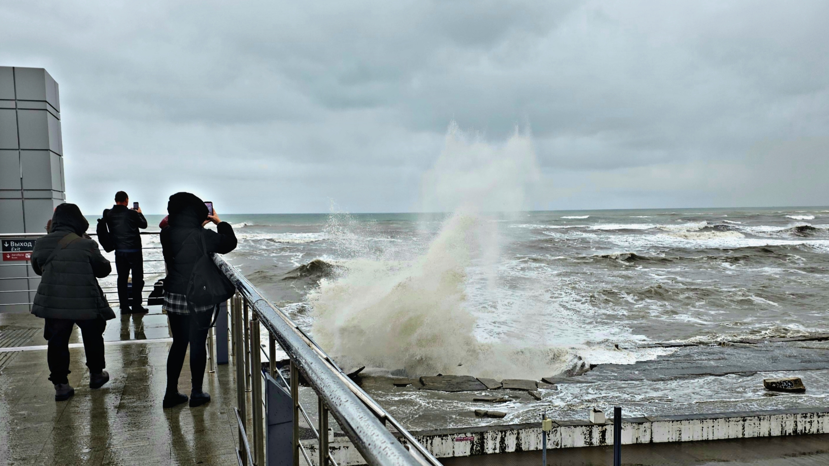 ✅️🌴19 ФЕВРАЛЕ В АДЛЕРЕ: МОЩНЫЙ ШТОРМ НА МОРЕ, ЖД ВОКЗАЛ АДЛЕР И ЛУЧШАЯ СМОТРОВАЯ. АДЛЕР 2026 смотреть онлайн