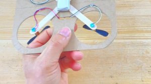 Из отходов картона сделайте дрон