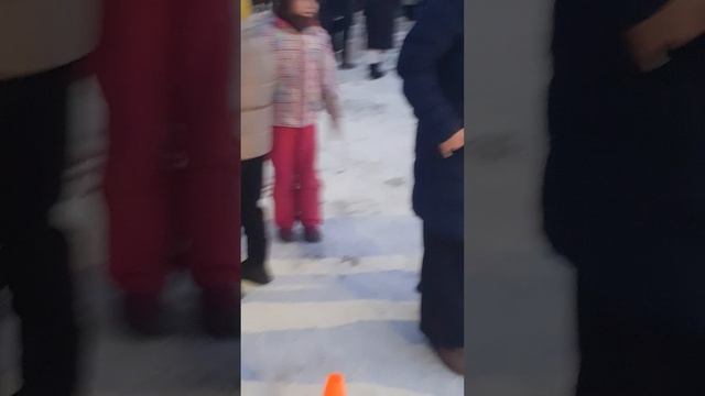 выступаем второй день на масленице, скоморохи, хороводы, игры.